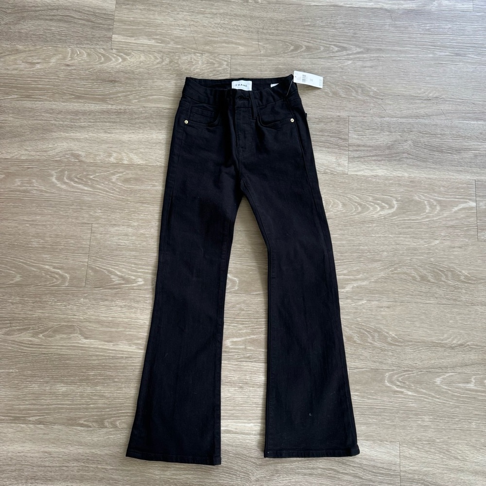 Frame Le Crop Flare Jeans in black
